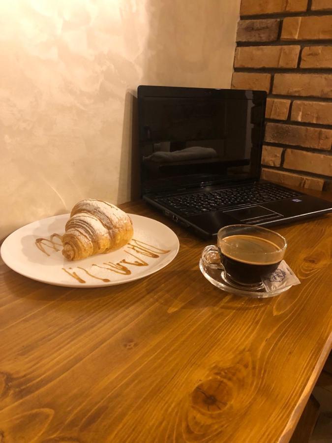 Apart Hotel Avinos Lwów Zewnętrze zdjęcie