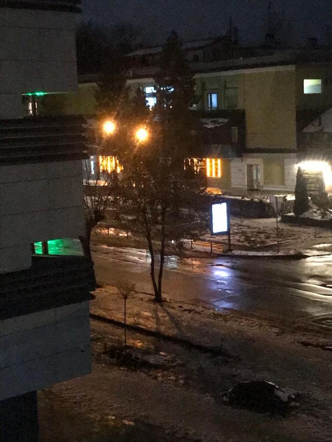 Apart Hotel Avinos Lwów Zewnętrze zdjęcie