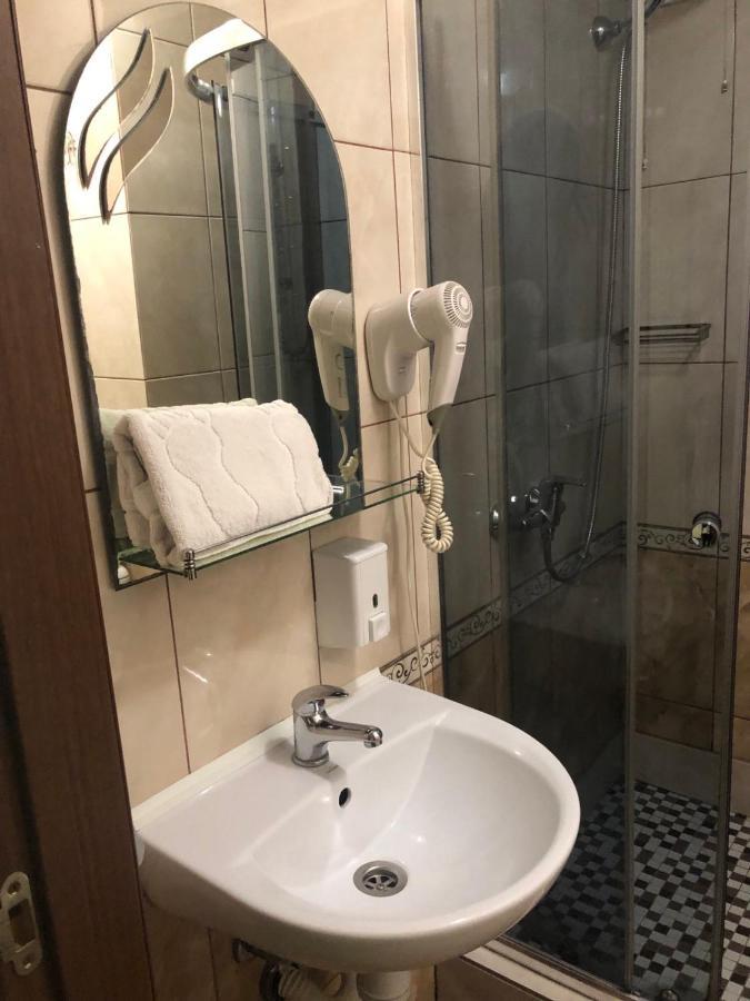 Apart Hotel Avinos Lwów Zewnętrze zdjęcie