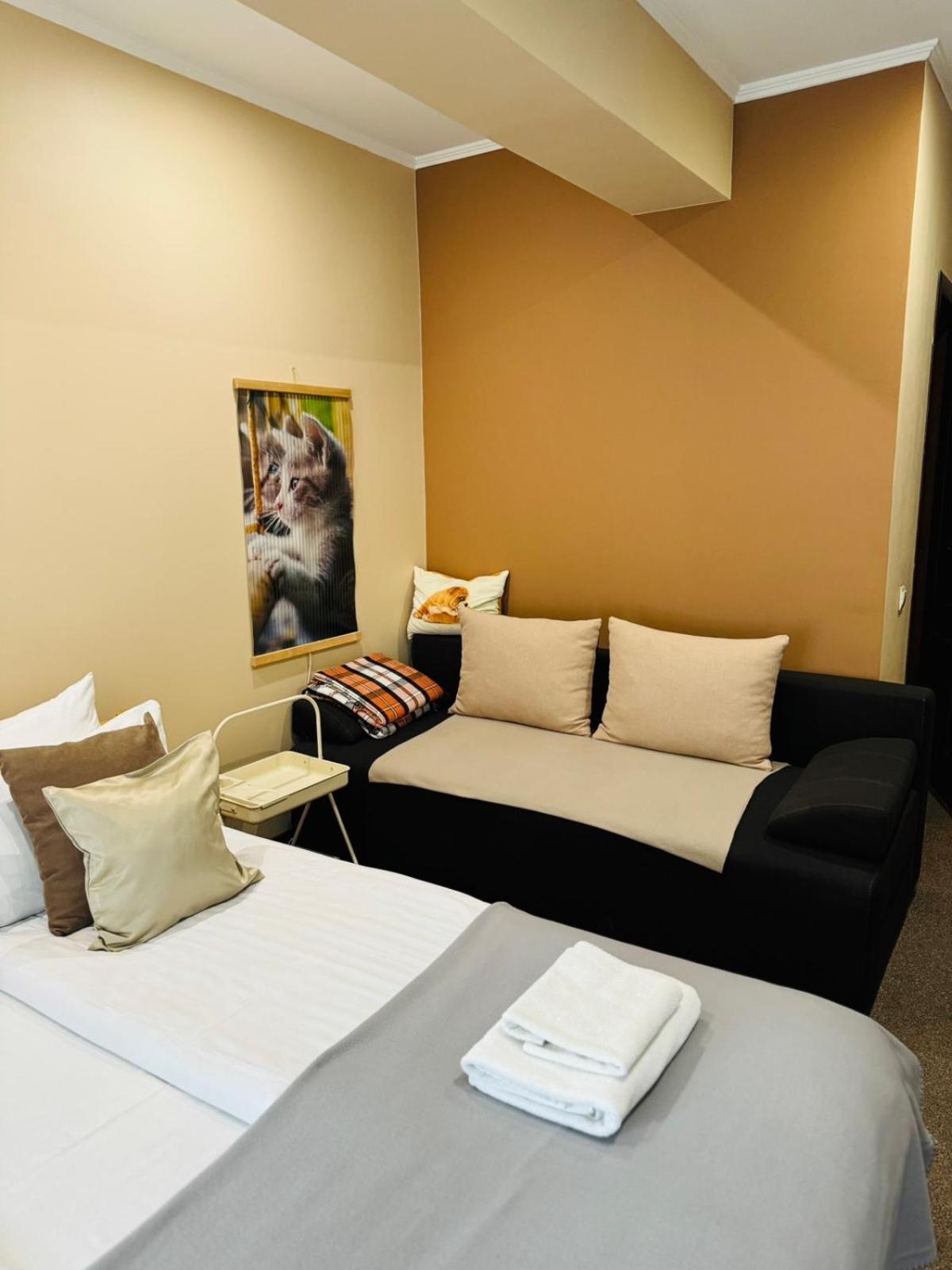 Apart Hotel Avinos Lwów Zewnętrze zdjęcie