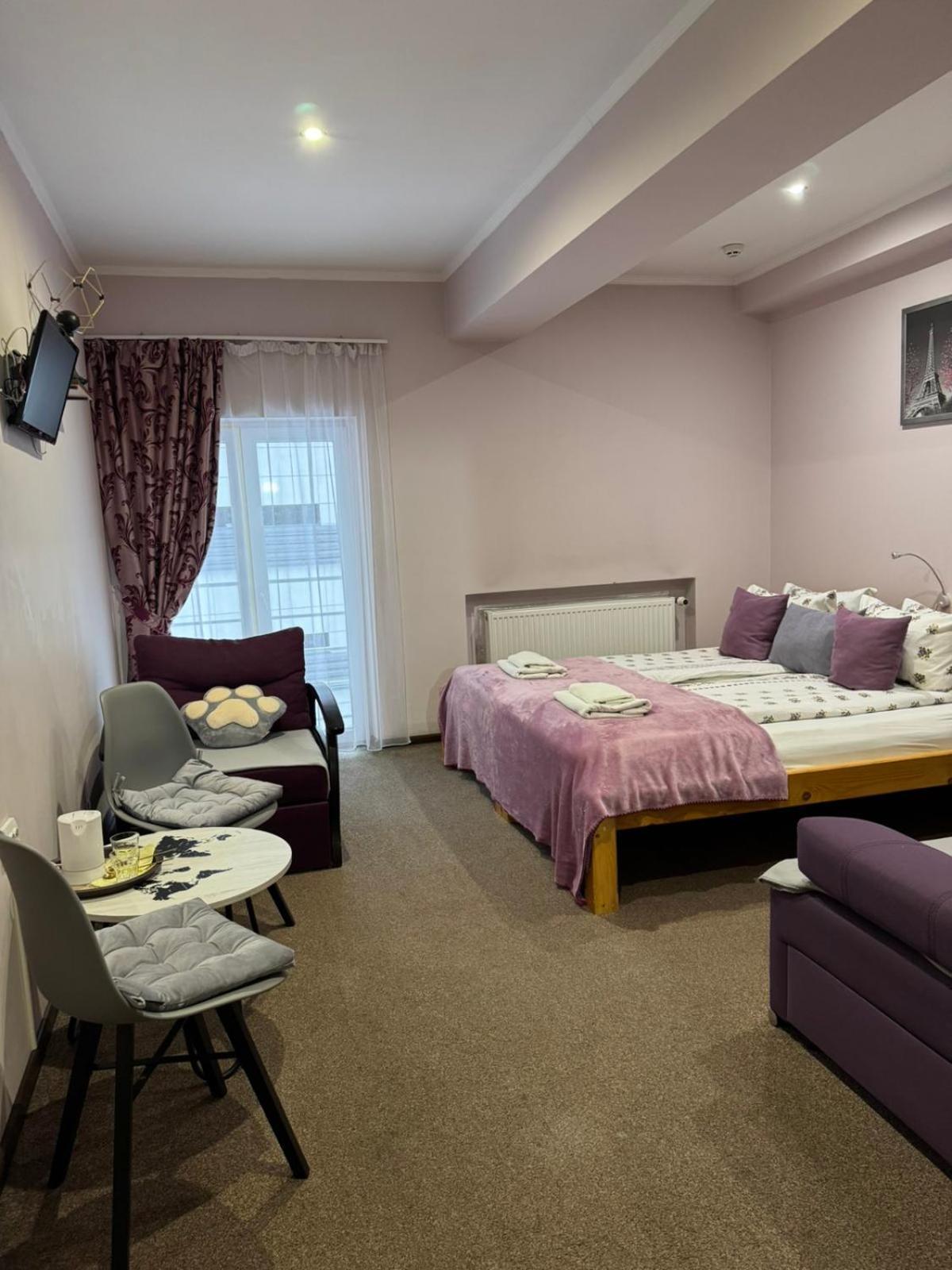 Apart Hotel Avinos Lwów Zewnętrze zdjęcie